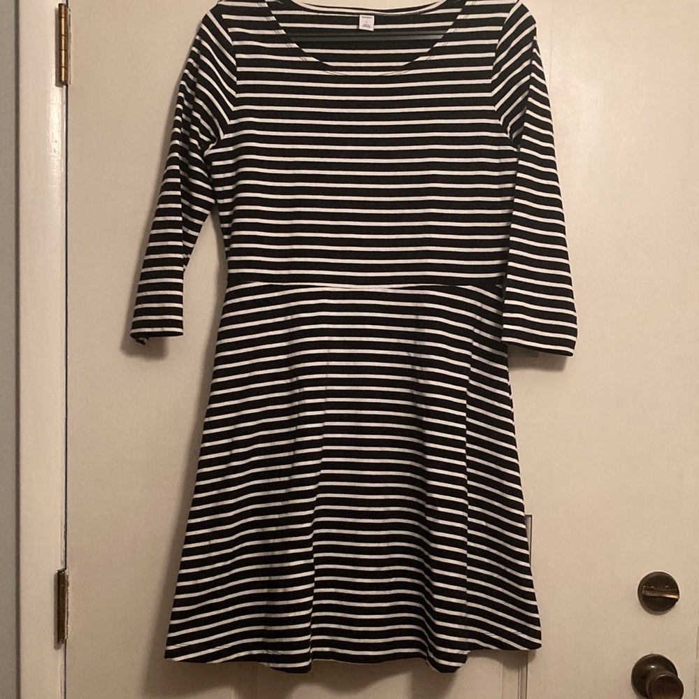 Old Navy Black and White Striped Stretch Dress - Size Large